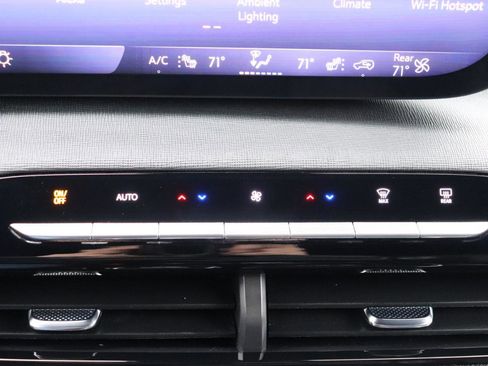 Used 2025 Buick Enclave Preferred image 39