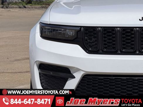 Used 2025 Jeep Grand Cherokee Altitude image 5