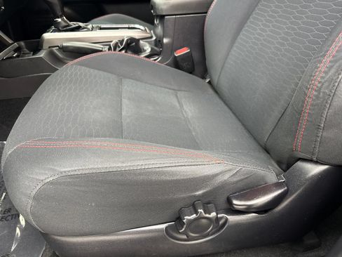 Used 2018 Toyota Tacoma SR5 AWD/4WD image 31