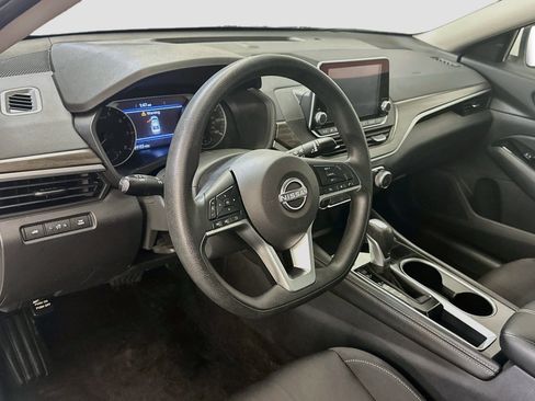 Used 2023 Nissan Altima 2.5 SV FWD image 18