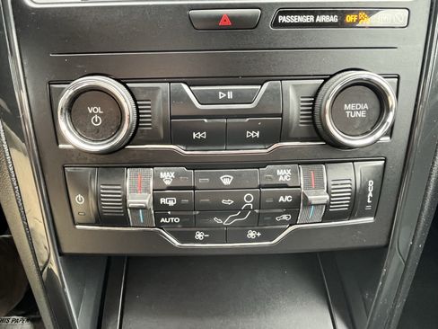 Used 2018 Ford Explorer XLT w/ Equipment Group 201A AWD/4WD image 25