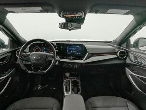Used 2025 Chevrolet Trax RS w/ Sunroof Package FWD image 27