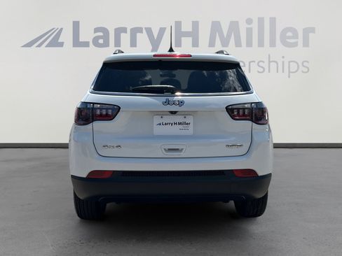 Certified 2023 Jeep Compass Latitude AWD/4WD image 4