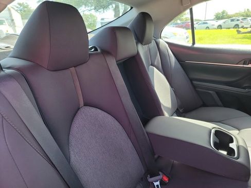 Used 2018 Toyota Camry LE FWD image 16