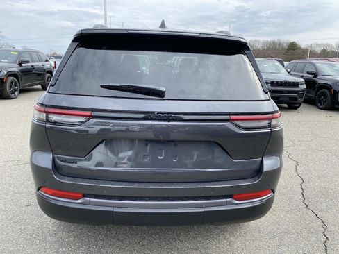 New 2026 Jeep Grand Cherokee Altitude image 4