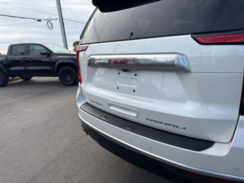 Used 2022 GMC Yukon XL Denali AWD/4WD image 35
