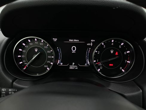 Used 2021 Maserati Levante Base image 21