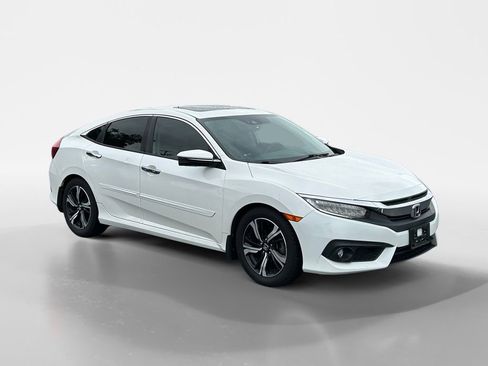 Used 2018 Honda Civic Touring image 8