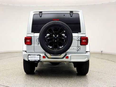 Used 2022 Jeep Wrangler Unlimited Sahara AWD/4WD image 6