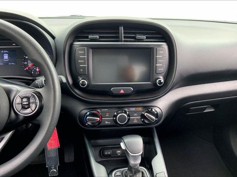 Used 2022 Kia Soul LX w/ Technology Package FWD image 6