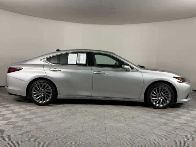 Used 2021 Lexus ES 350 Ultra Luxury w/ Accessory Package 2 FWD image 10