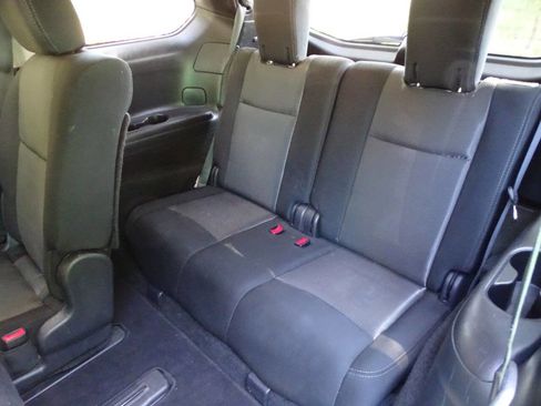 Used 2019 Nissan Pathfinder SV image 32