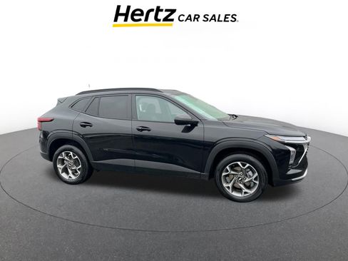 Used 2025 Chevrolet Trax LT w/ LT Convenience Package image 1