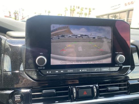 Used 2025 Nissan Pathfinder SV FWD image 18