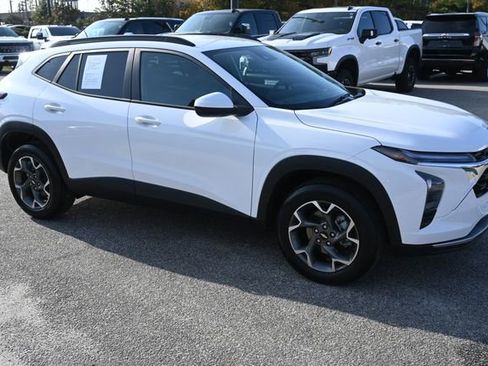 Used 2024 Chevrolet Trax LT image 7