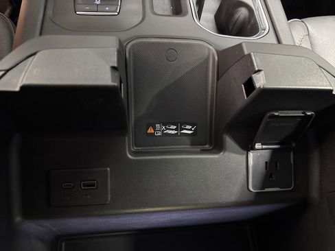 Used 2023 GMC Sierra 1500 Denali w/ Technology Package AWD/4WD image 37