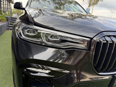 Used 2022 BMW X7 xDrive40i w/ M Sport Package AWD/4WD image 8