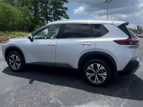 Used 2022 Nissan Rogue SV w/ SV Premium Package FWD image 6