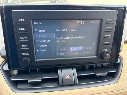 Used 2019 Toyota RAV4 LE w/ Carpet Mat Package AWD/4WD image 32