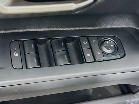 Used 2025 Toyota Tacoma TRD Off-Road image 15