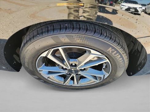 Used 2024 Kia Forte LXS image 12