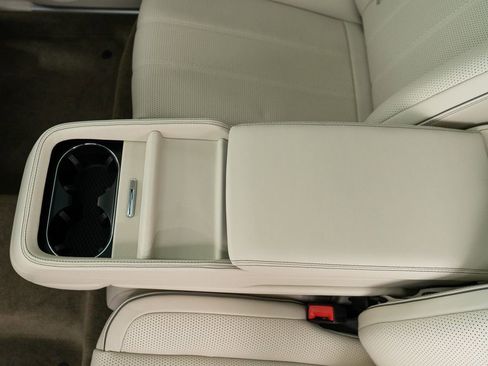 Certified 2023 Bentley Bentayga Extended Wheelbase AWD/4WD image 27