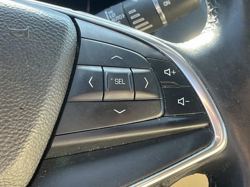 Used 2017 Cadillac XT5 Luxury FWD image 38