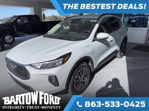 Used 2025 Ford Escape SE image 1