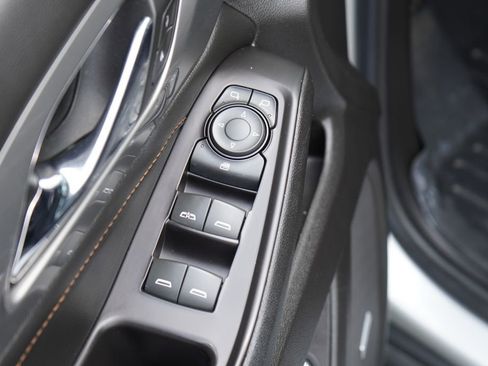 Used 2018 Chevrolet Traverse LT FWD image 17