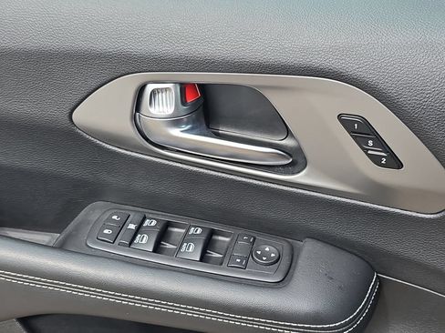 Used 2025 Chrysler Pacifica Select FWD image 30
