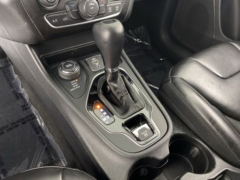 Used 2020 Jeep Cherokee Latitude Plus AWD/4WD image 30