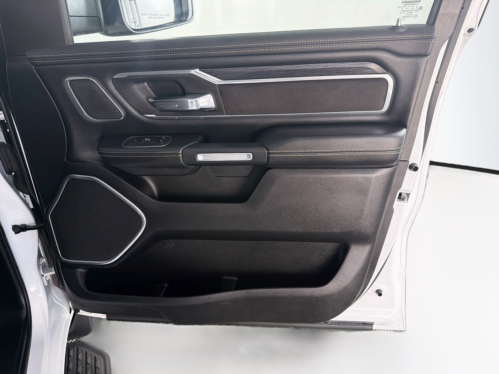 Used 2023 RAM 1500 Laramie AWD/4WD image 33