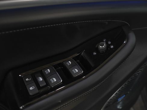 Used 2022 Jeep Grand Cherokee Overland w/ Advanced Protech Group III image 22