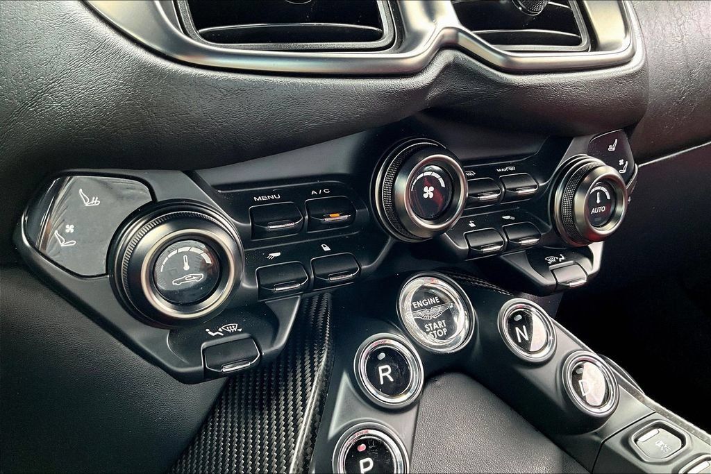 Used 2022 Aston Martin V8 Vantage Coupe RWD image 15