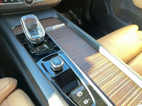 Used 2022 Volvo XC60 B5 Inscription w/ Climate Package image 21