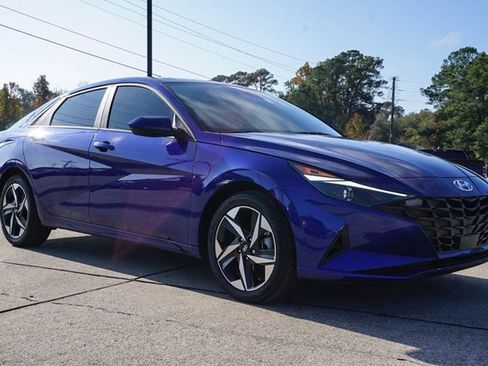 Used 2023 Hyundai Elantra SEL w/ Convenience Package image 2