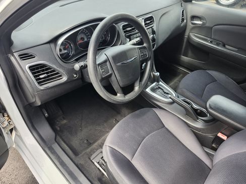 Used 2012 Chrysler 200 LX FWD image 4