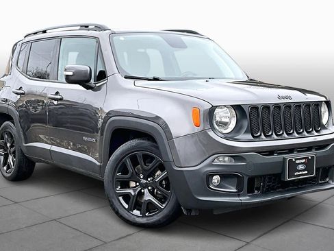 Used 2018 Jeep Renegade Altitude image 3