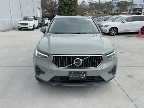 Certified 2025 Volvo XC40 B5 Plus image 6