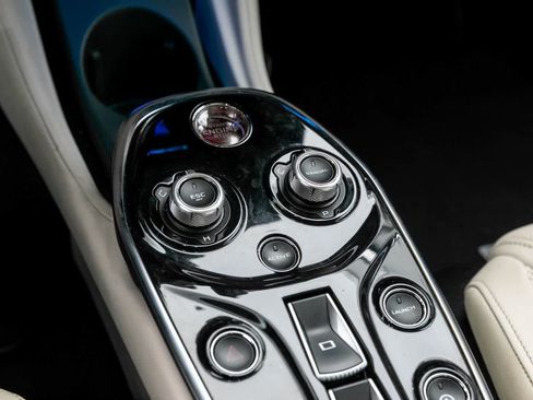 Used 2020 McLaren GT RWD image 24