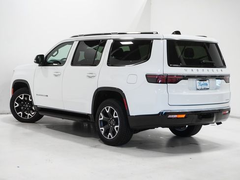 Used 2024 Jeep Wagoneer Series III w/ Flexible Seating Group image 5