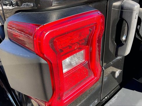 Used 2019 Jeep Wrangler Unlimited Sahara w/ Advanced Safety Group image 26