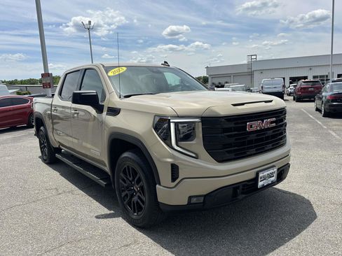 Used 2023 GMC Sierra 1500 Elevation AWD/4WD image 1
