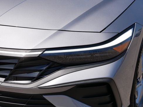 Certified 2026 Hyundai Elantra SE FWD image 16
