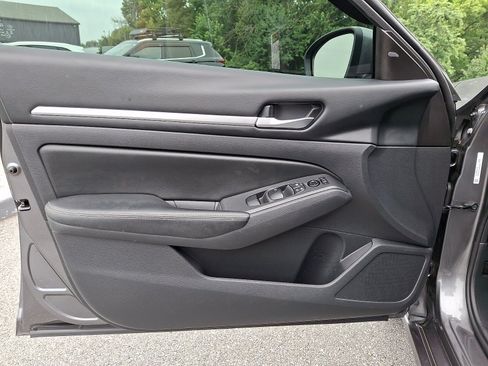 Used 2022 Nissan Altima 2.5 SV FWD image 14