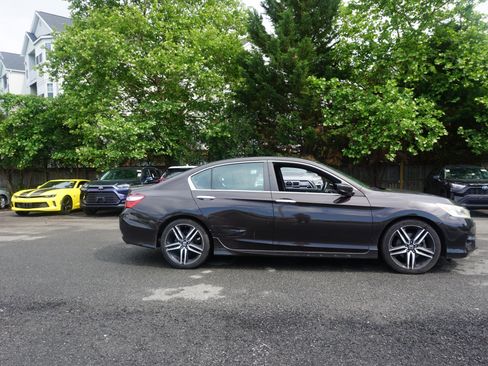 Used 2017 Honda Accord Sport Special Edition image 3