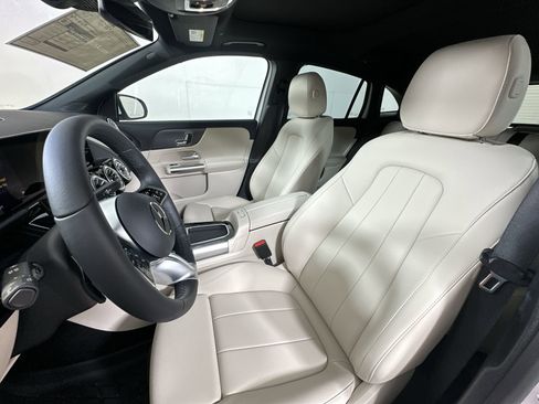Used 2025 Mercedes-Benz GLA 250 4MATIC image 11