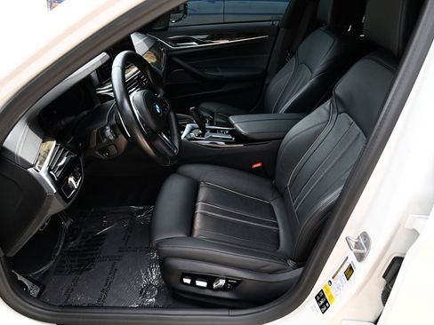 Used 2021 BMW M550i xDrive w/ Executive Package AWD/4WD image 16