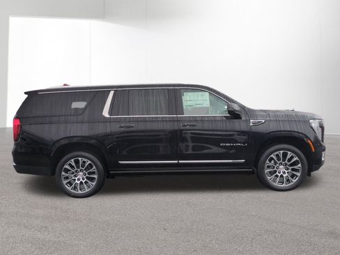 New 2026 GMC Yukon XL Denali w/ Sun & Power Step Package AWD/4WD image 4