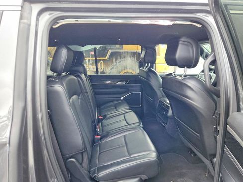 Used 2022 Jeep Wagoneer Series III AWD/4WD image 9